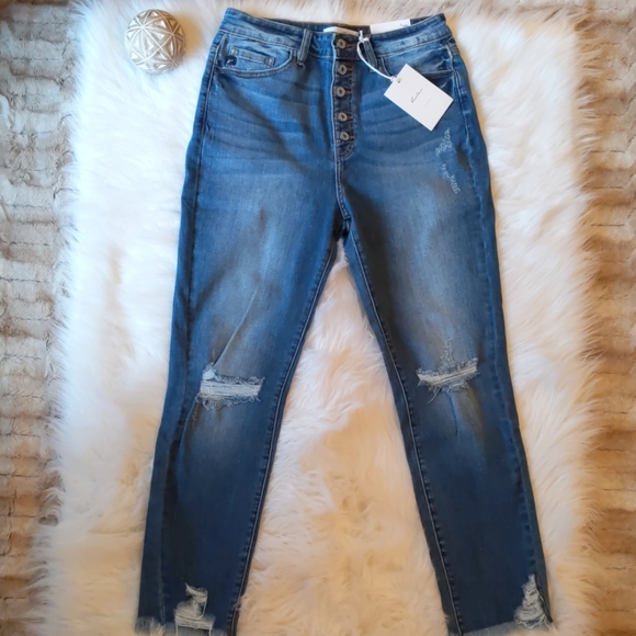 π SOLD. KanCan High Rise Ankle Jean - Picture 3 of 8